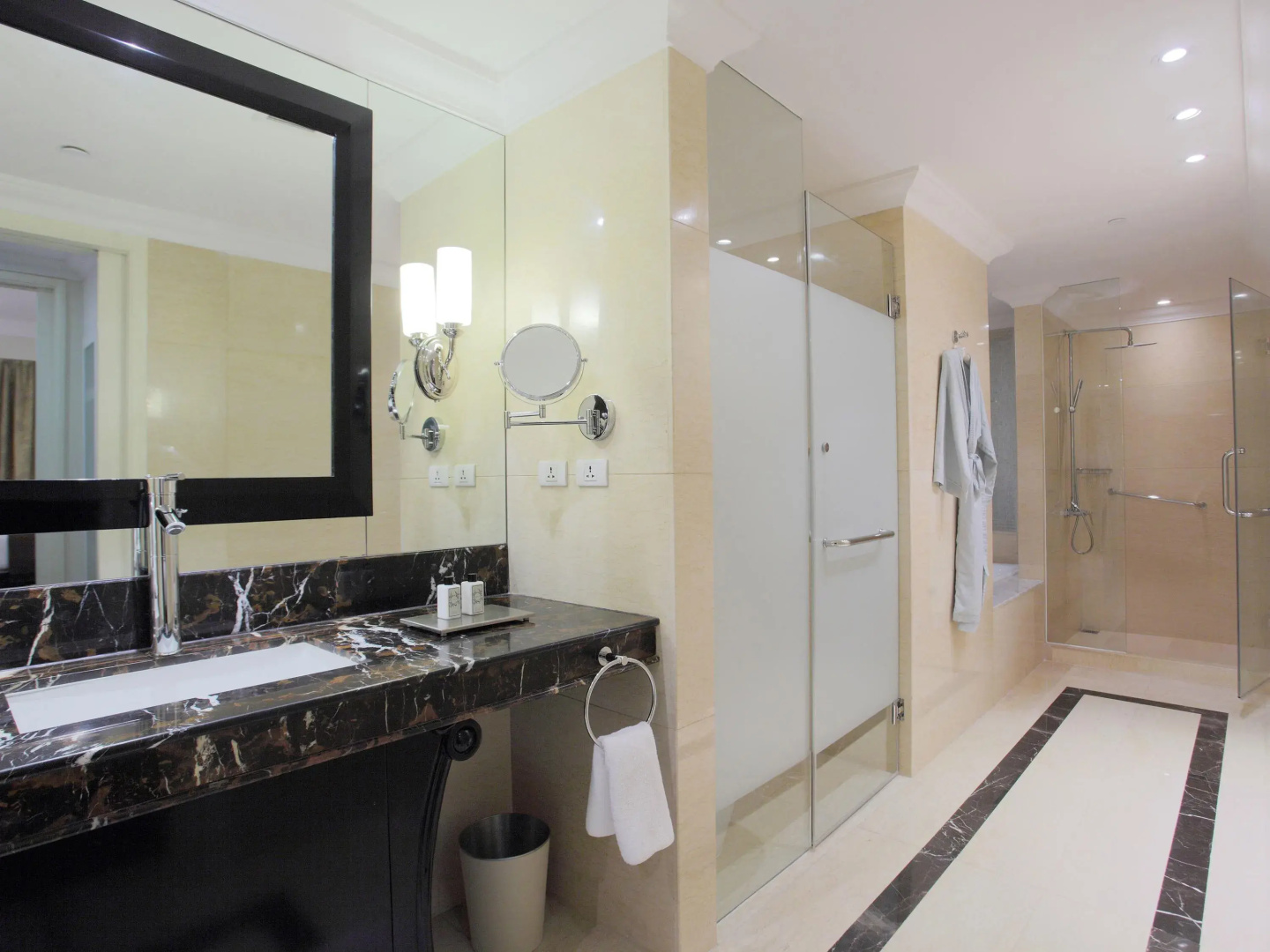 Foto - Raffles Makati
