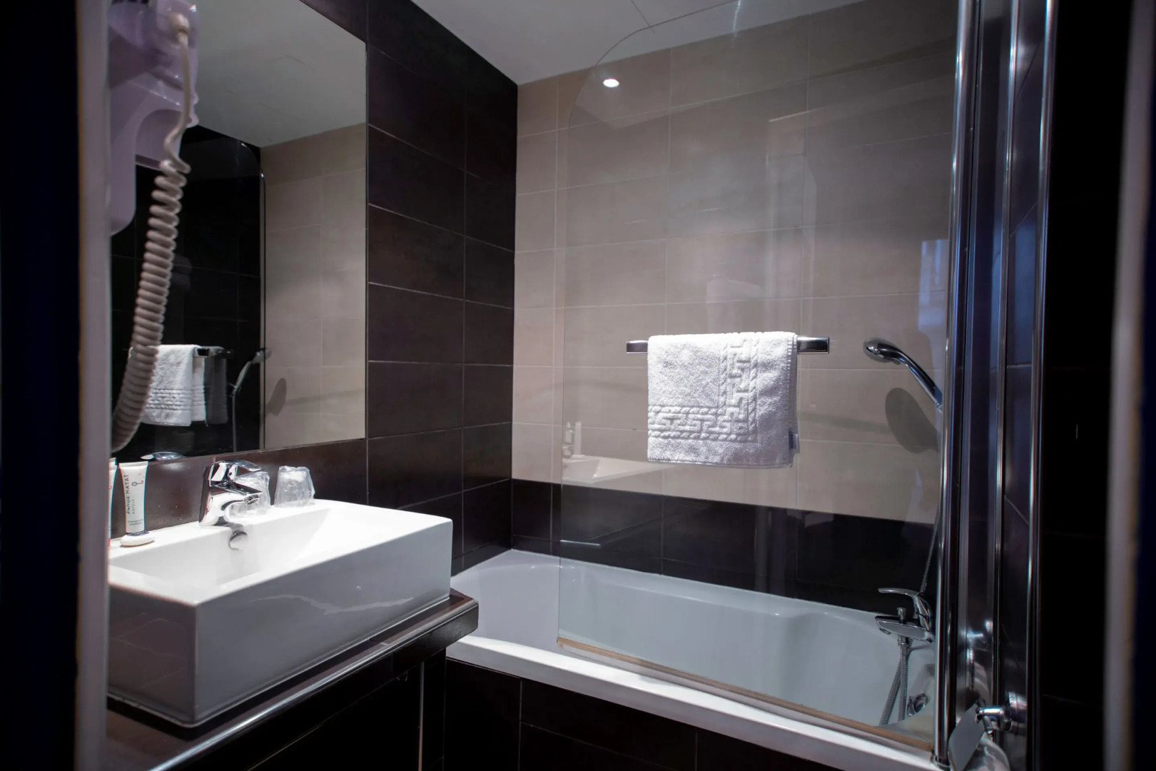 Photo - Hôtel du Théâtre by Patrick Hayat