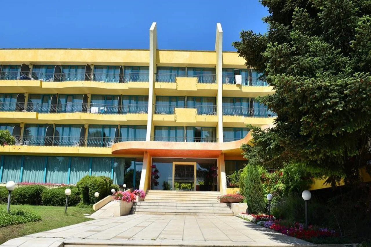 Photo - Hotel Ambassador - Free Parking