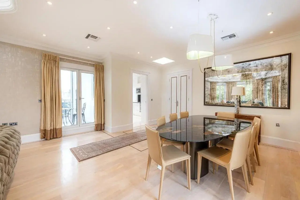 Photo - Fountain House Apartments - Hyde Park, London