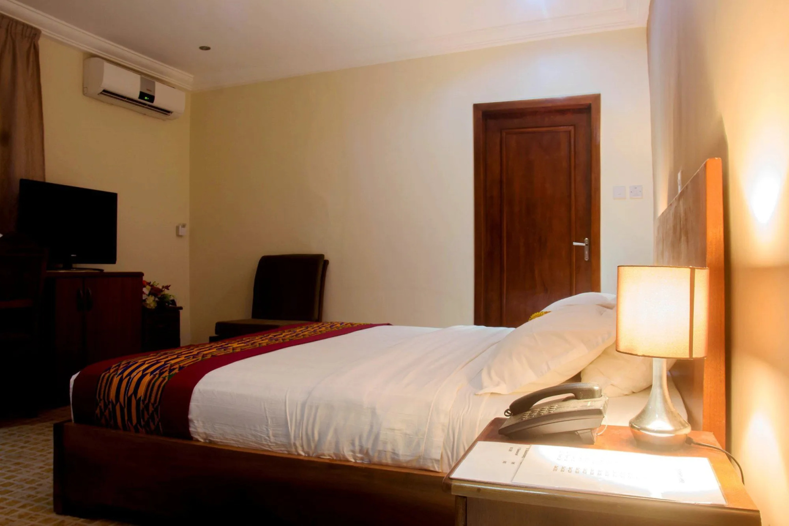 Foto - Mahogany Lodge, Cantonments