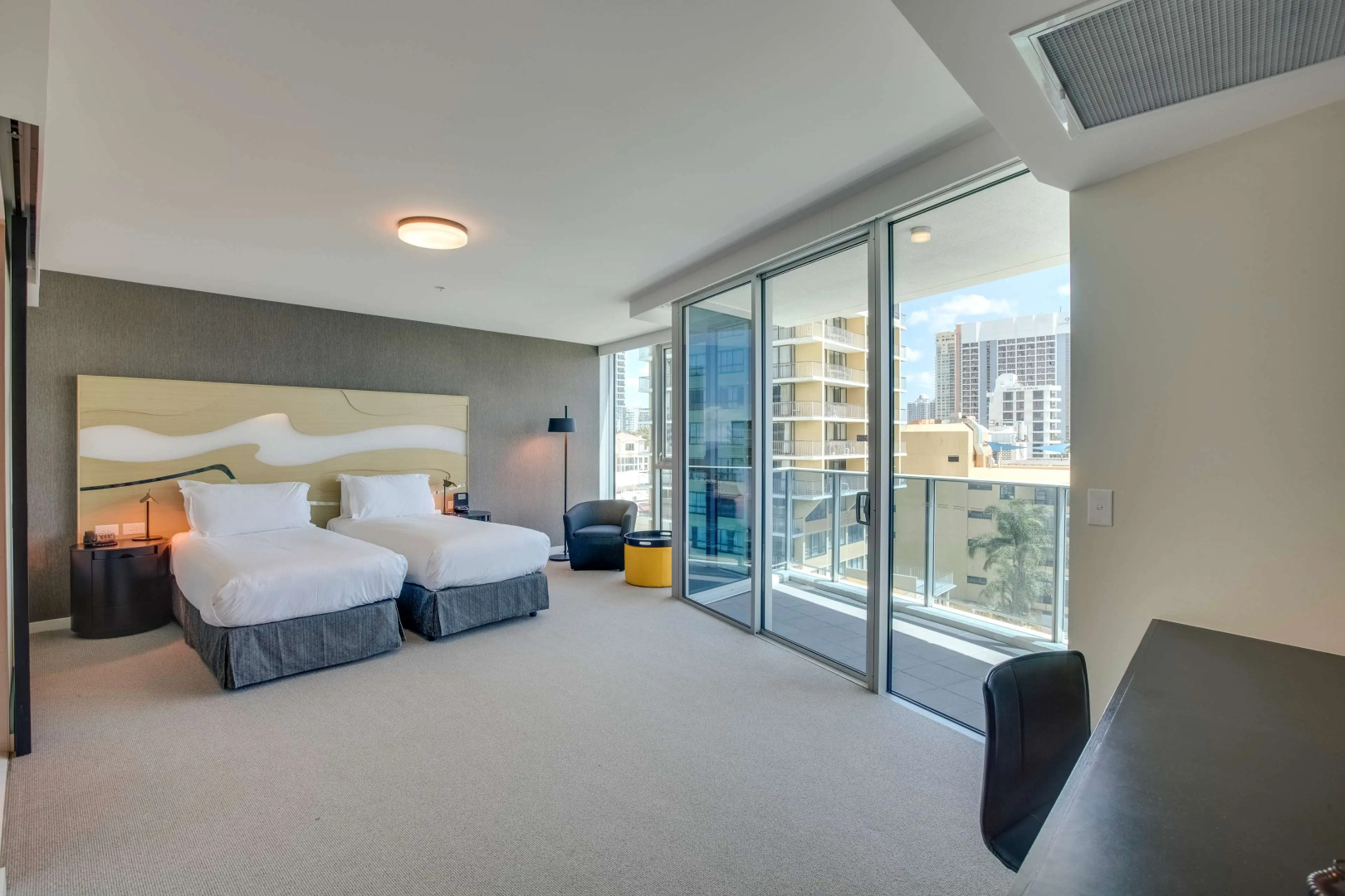 Photo - Hilton Surfers Paradise Hotel & Residences.