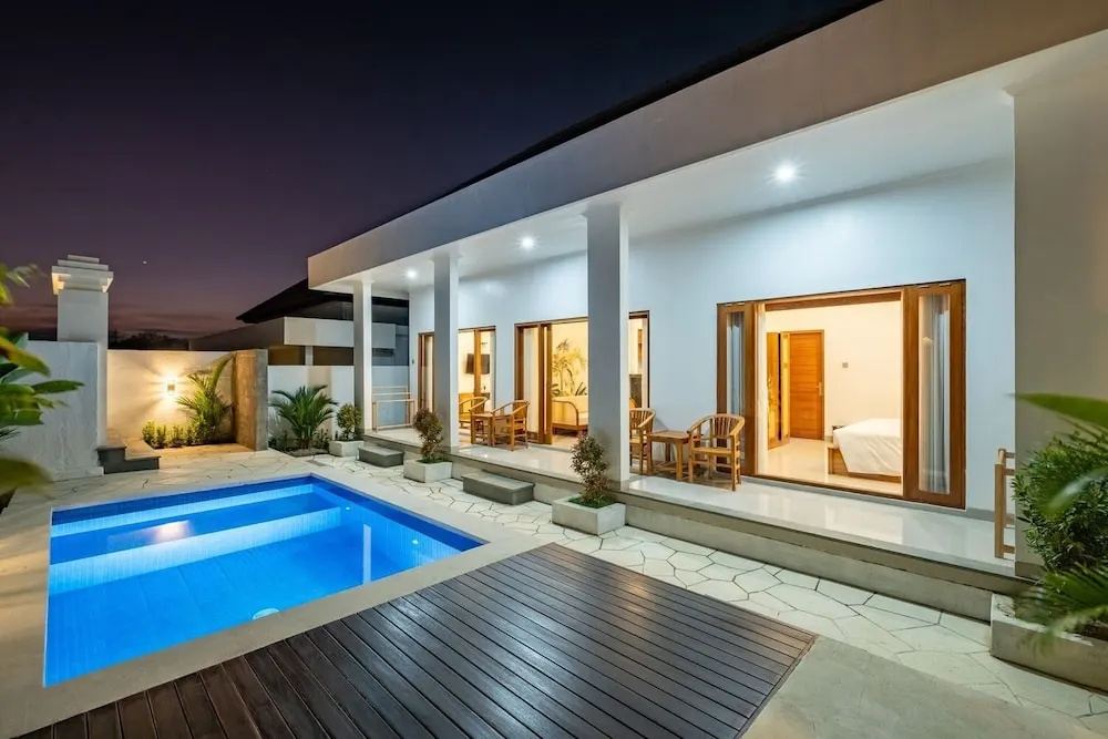 Cove D'Ancak and Bungalow, Bild 7 von 13