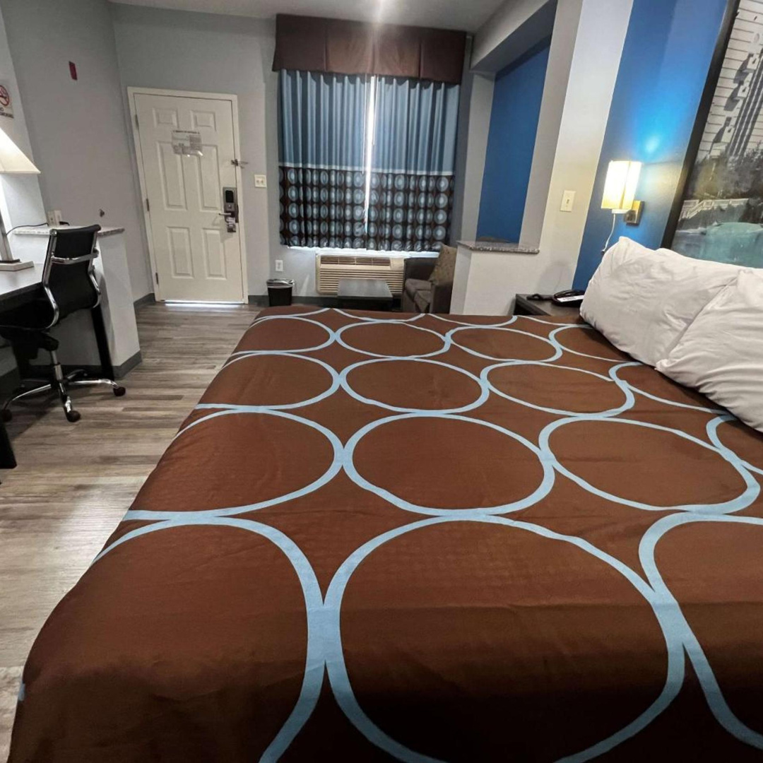 Photo - Super 8 by Wyndham Houston North I-45