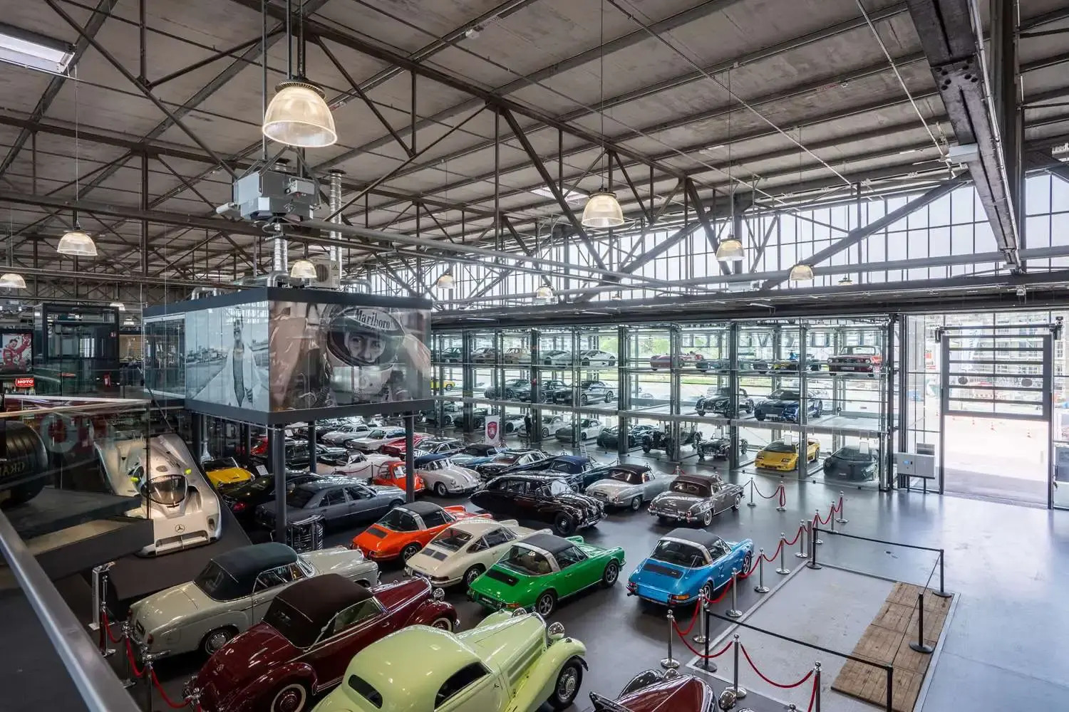 Foto - V8 Hotel Köln at MOTORWORLD