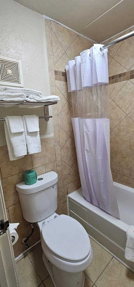Photo - Econo Lodge Charlotte Airport