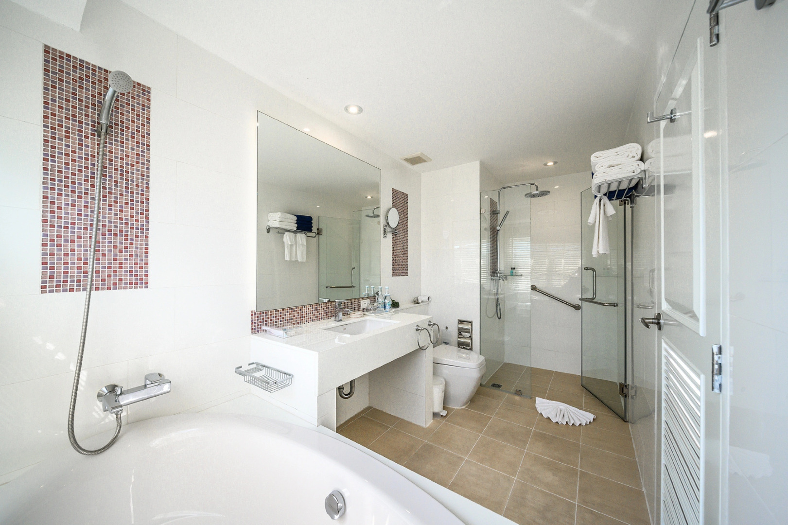 Foto - Andaman Beach Suites Hotel, Patong Phuket