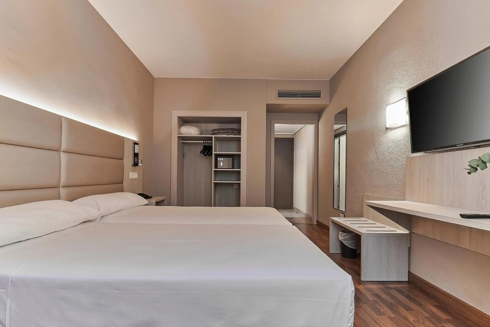 Photo - B&B HOTEL Zaragoza Royal