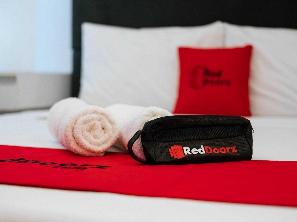 RedDoorz Syariah near RS Awal Bros Batam