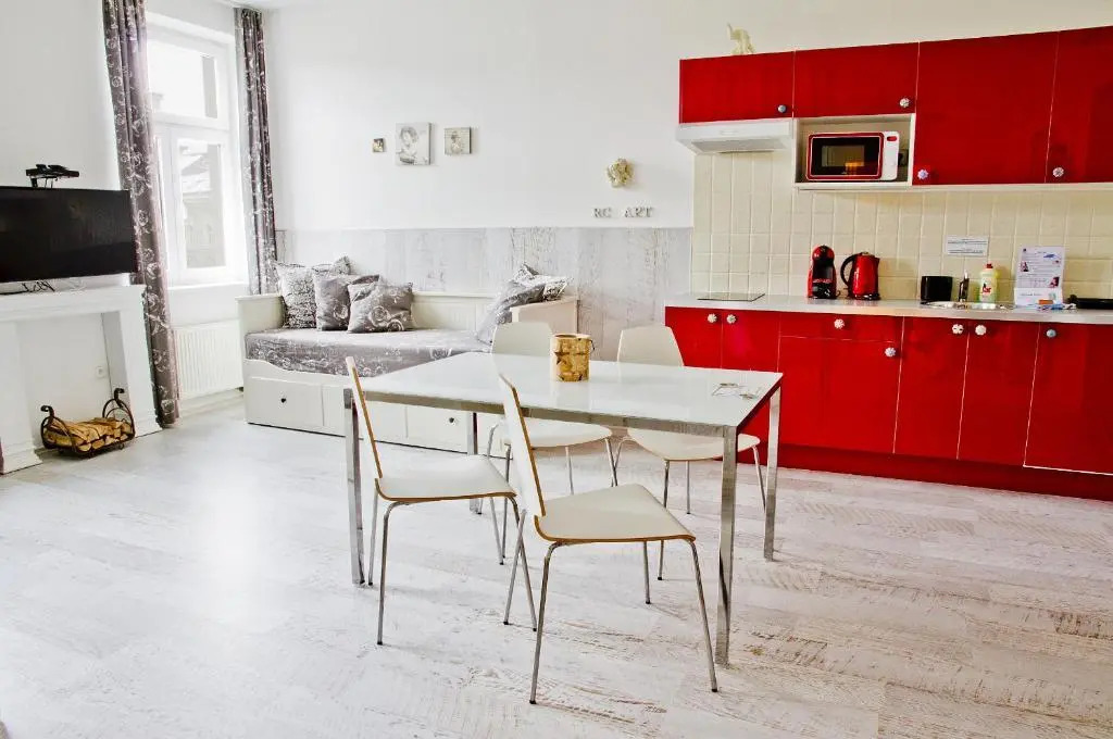 Photo - Royal Court Legerova