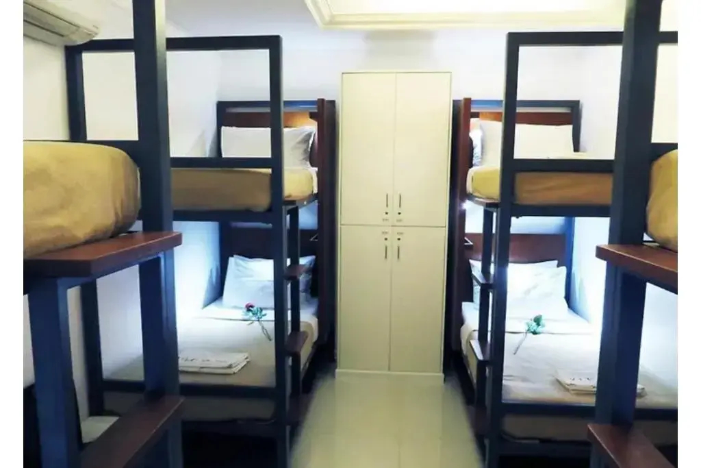 Foto - Townhouse OAK Makati Manila Near PNR Pasay Evangelista formerly VIP Suites