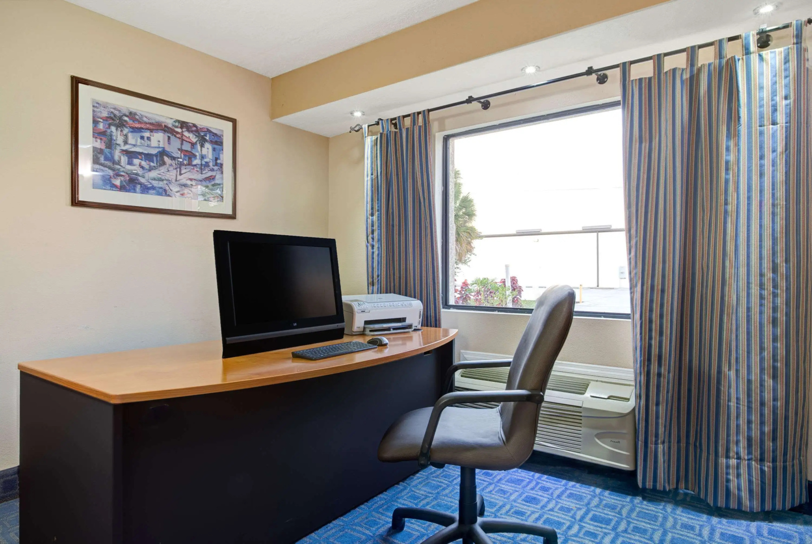Foto - Days Inn & Suites by Wyndham Tampa Fairground-Casino-Ybor