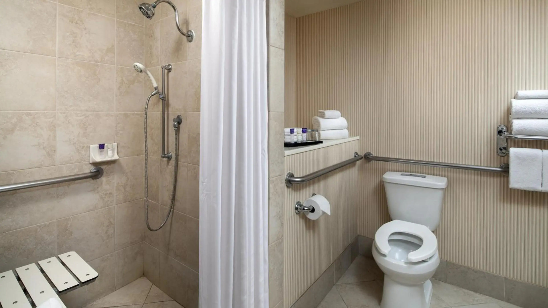 Photo - Anaheim Majestic Garden Hotel