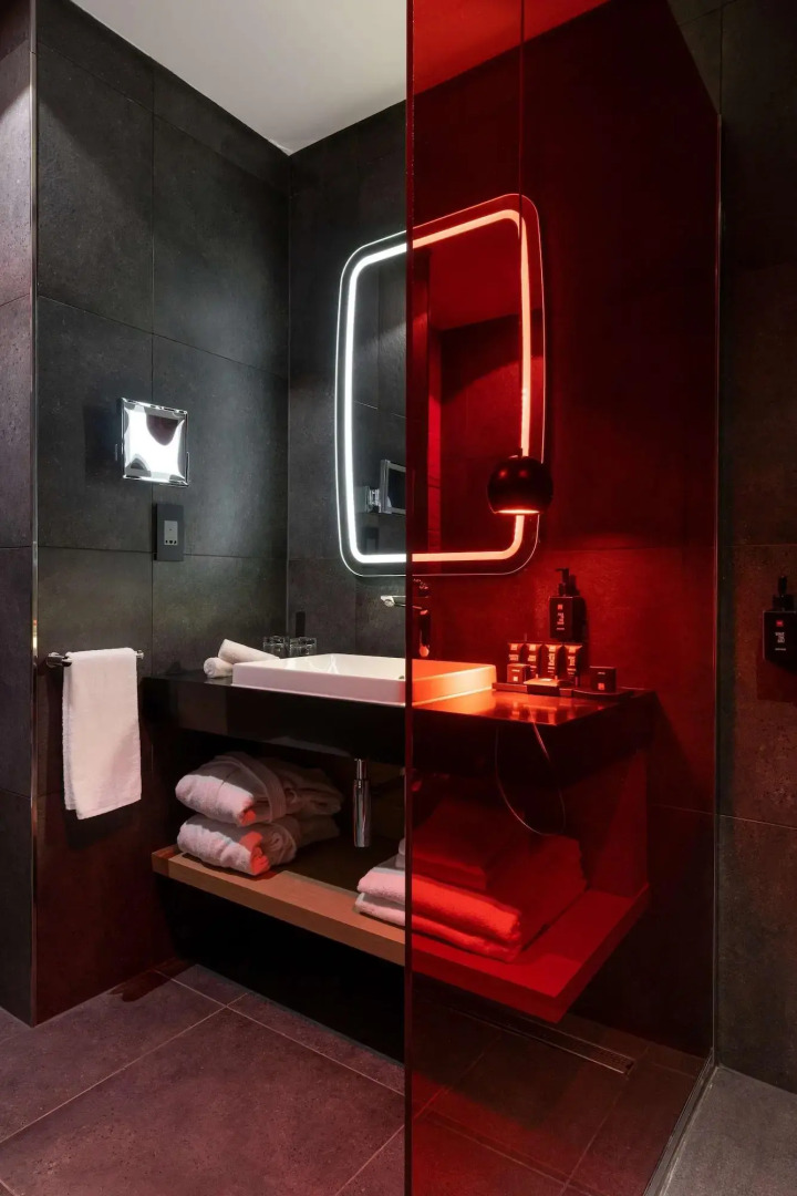 Photo - Radisson RED Hotel Johannesburg Rosebank