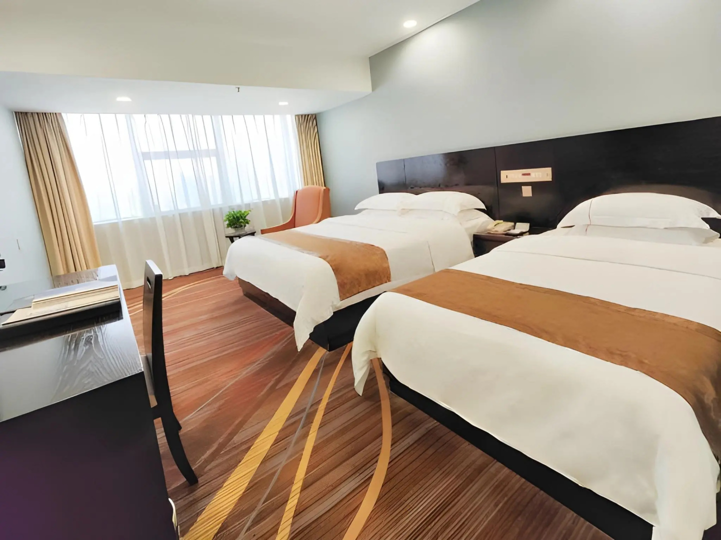 Foto - Skyline Plaza Hotel