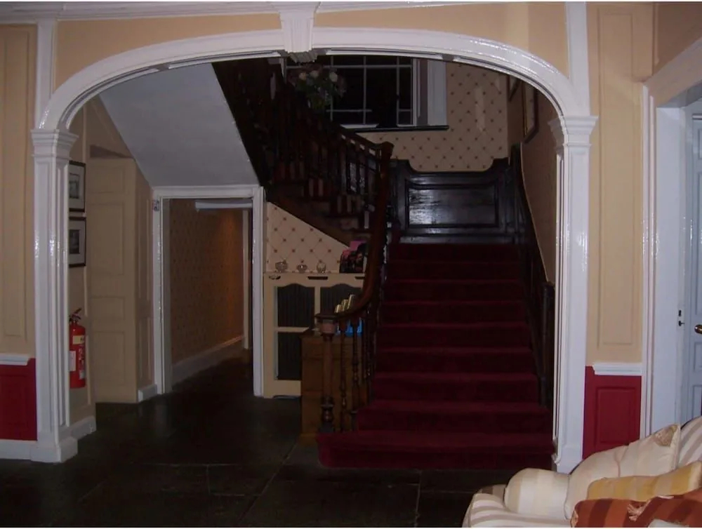 Photo - Bowlish House