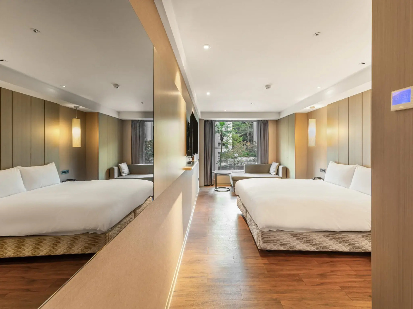 Photo - La Maison Hotel