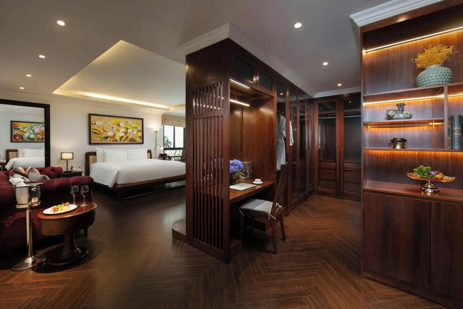 Photo - MAY DE VILLE Crown Hotel