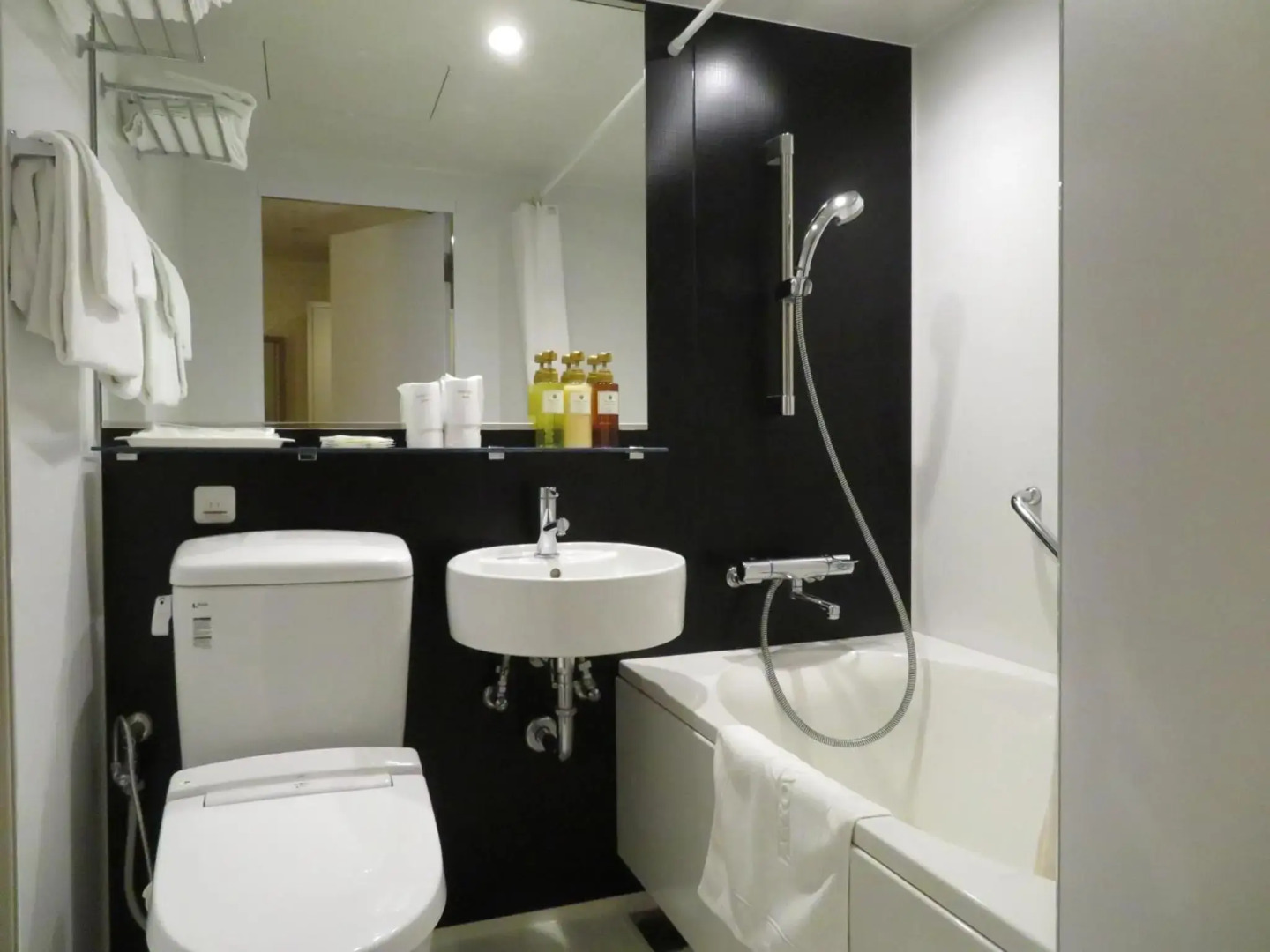 Photo - Arrow Hotel in ShinsaiBashi 朝食無料サービス中