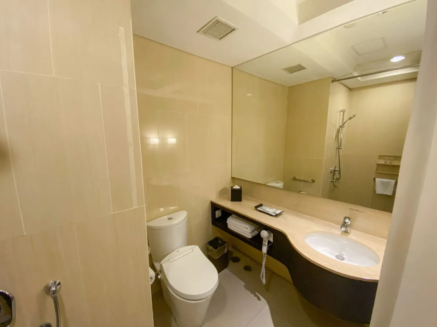 Photo - JS Luwansa Hotel and Convention Center