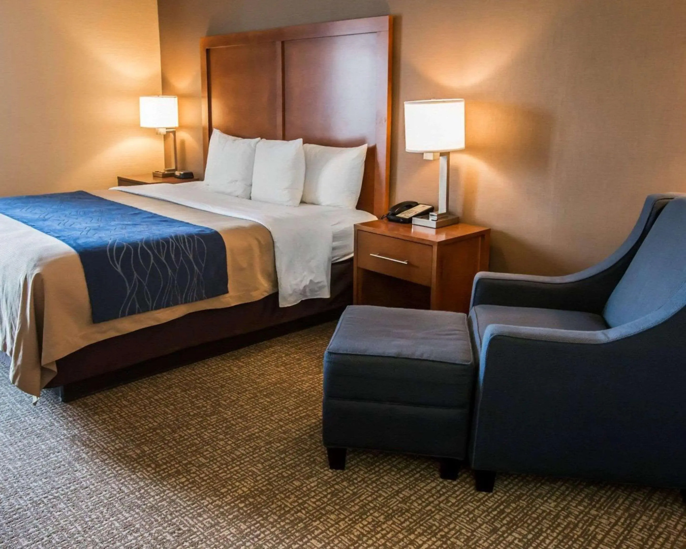 Photo - Comfort Inn Crystal Lake - Algonquin