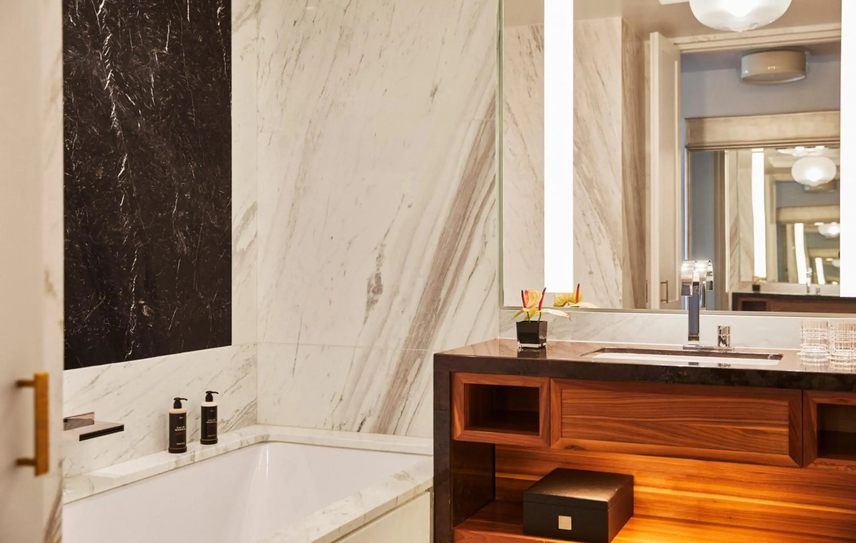 Photo - Four Seasons Hotel Madrid