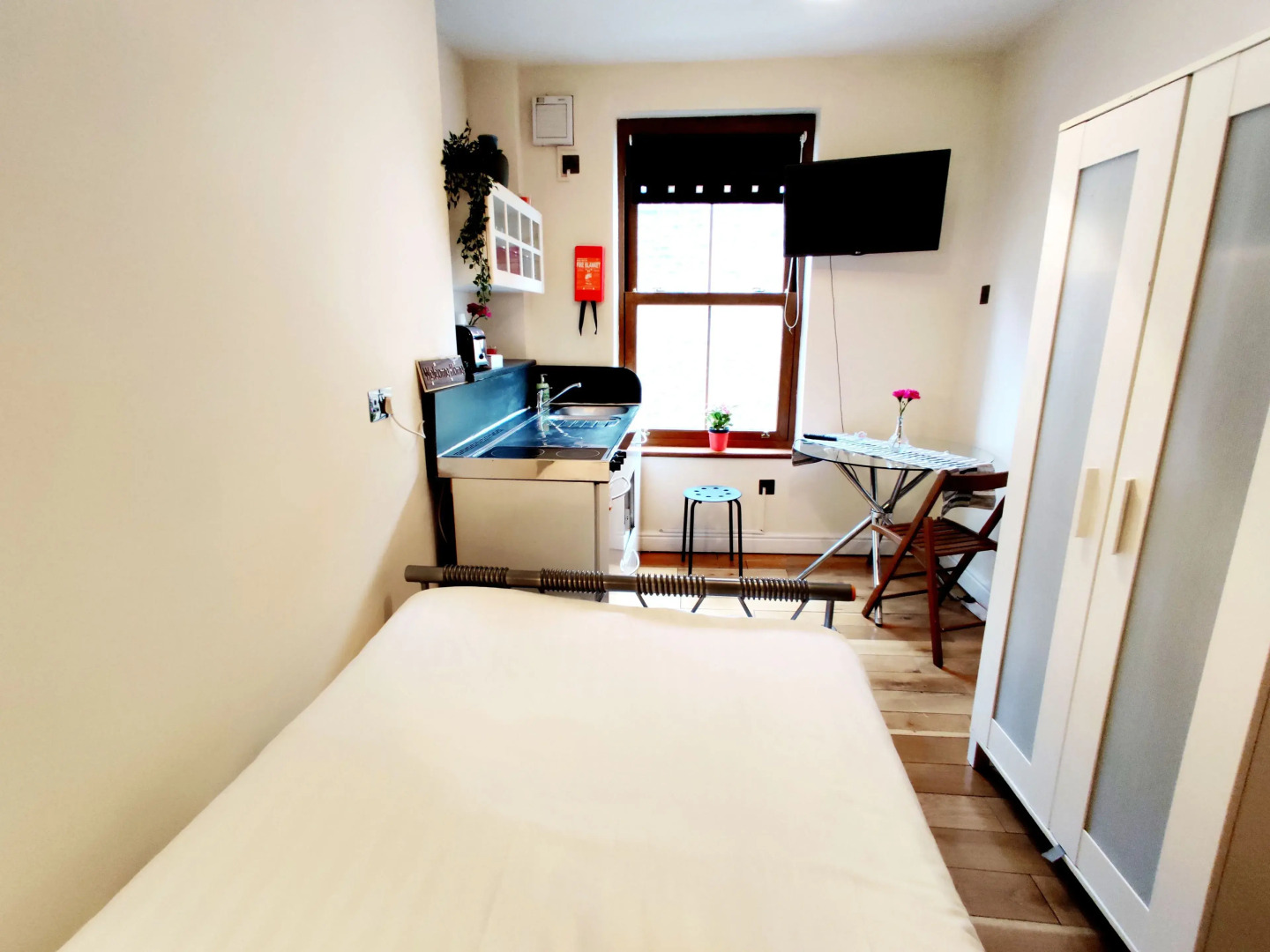 Foto - White's Row Resident