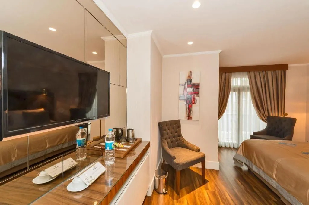 Photo - Darkmen Hotel