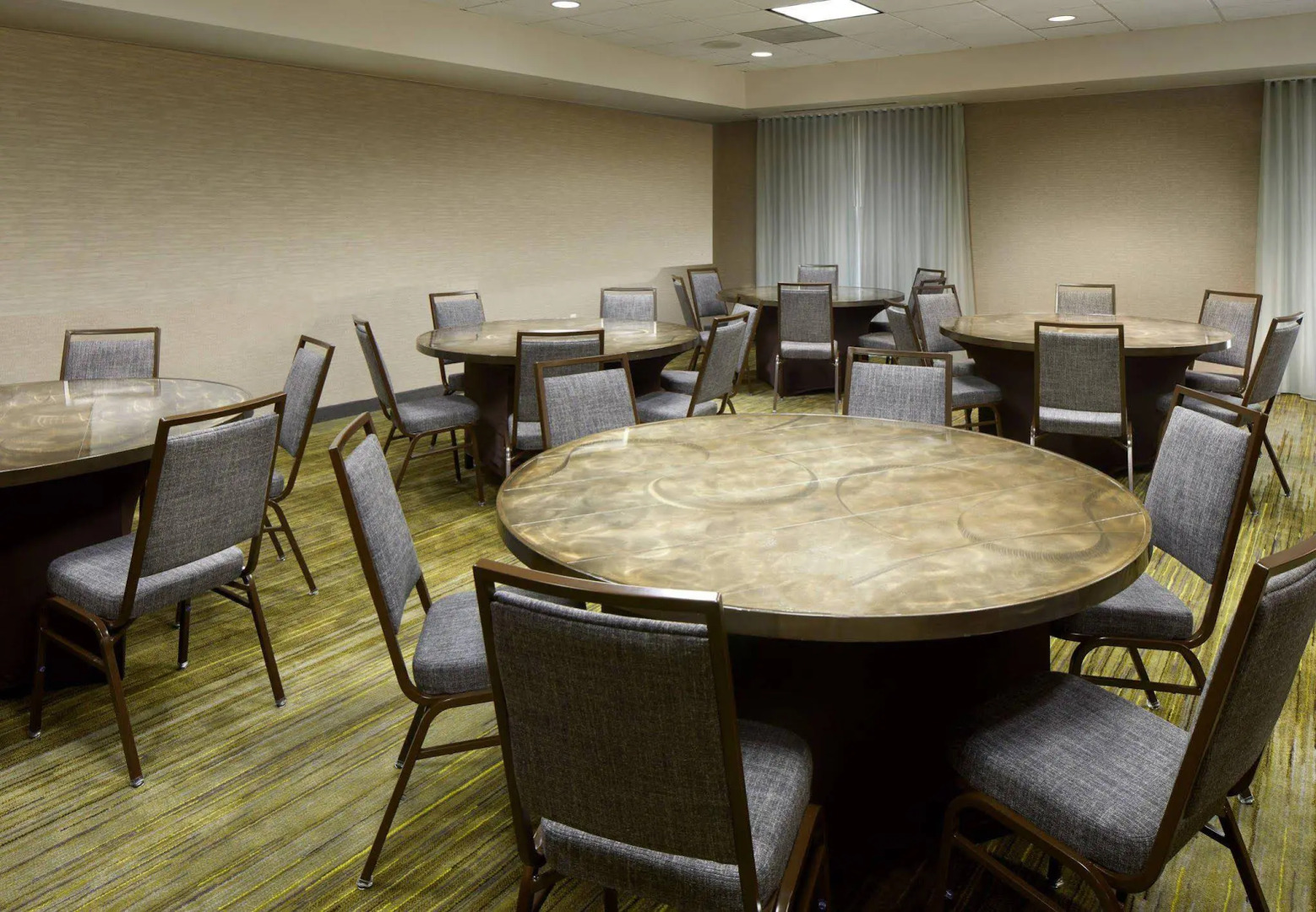 Foto - Courtyard Edison Woodbridge