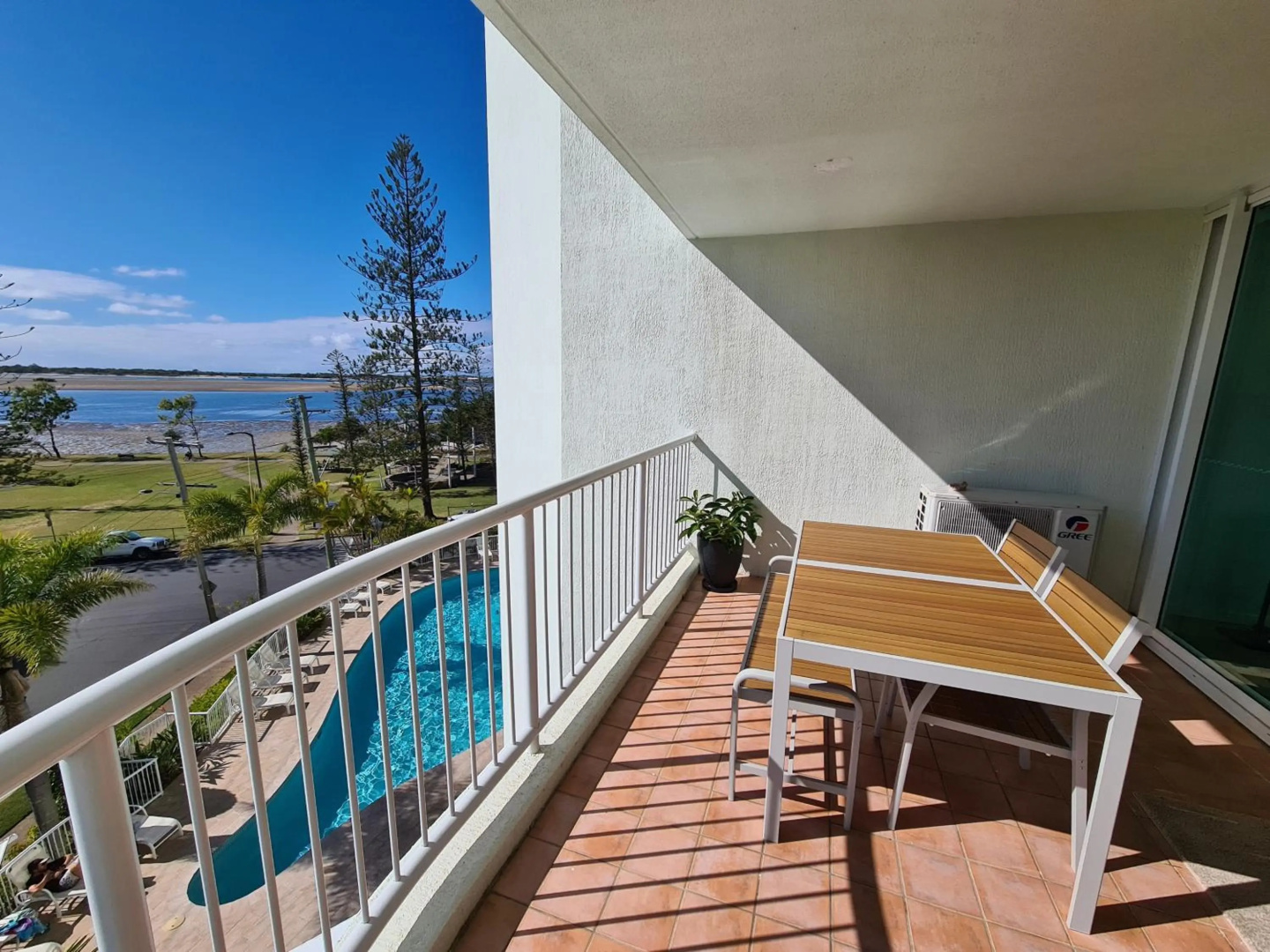 Photo - Crystal Bay on the Broadwater