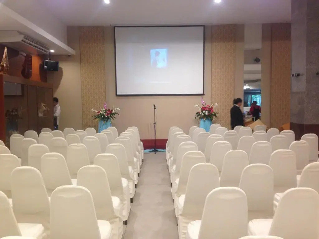 Photo - Summit Pavilion Hotel