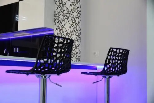 Photo - Black & White G&G