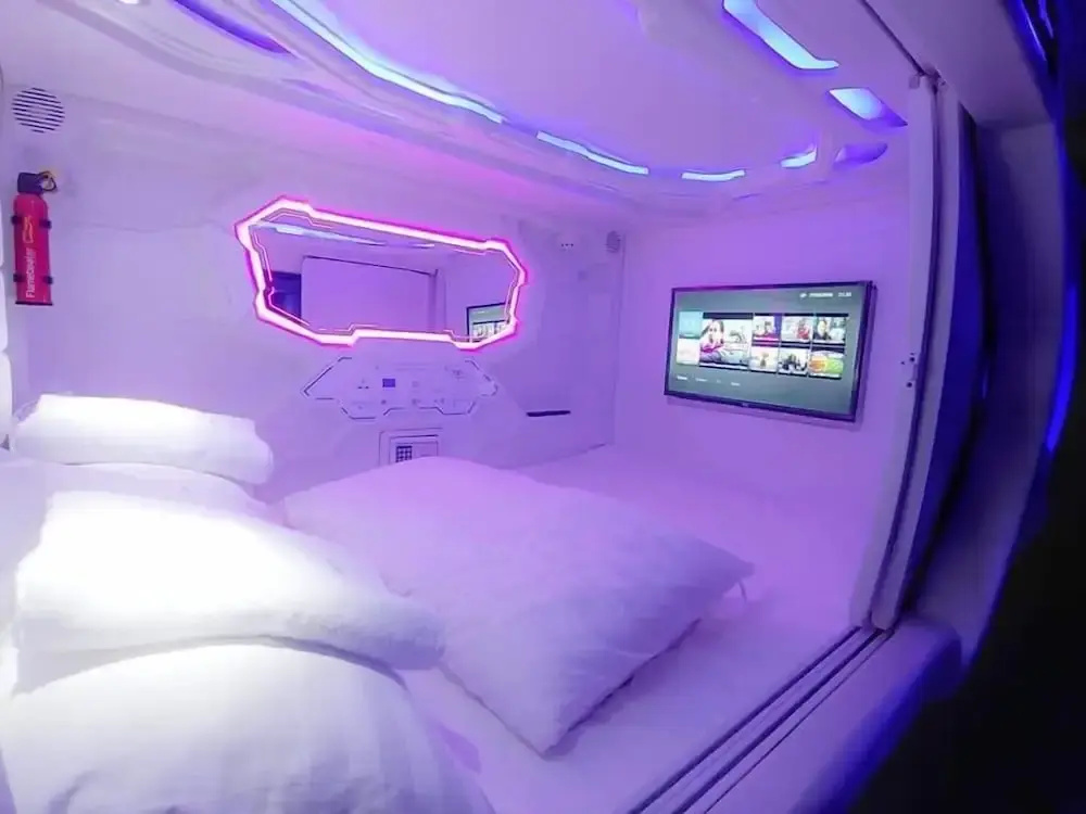 Photo - Met A Space Pod @Phrom Phong
