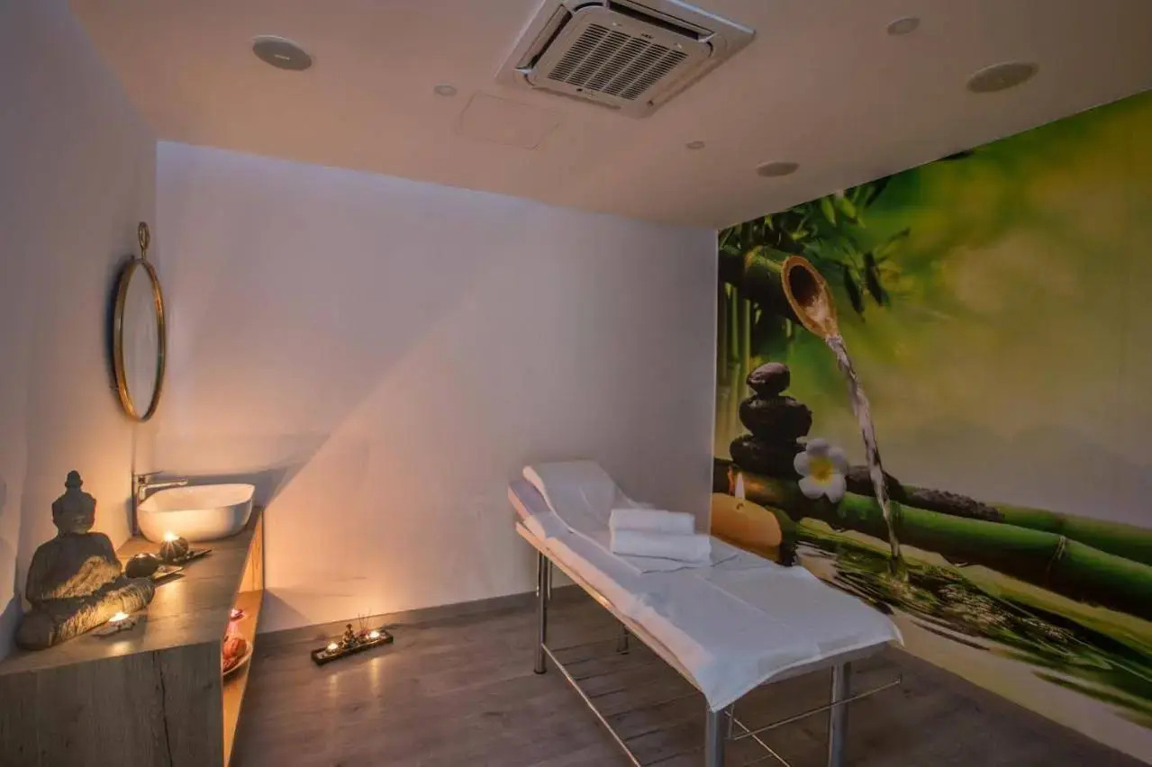 Photo - Bohemian Gardens Hotel