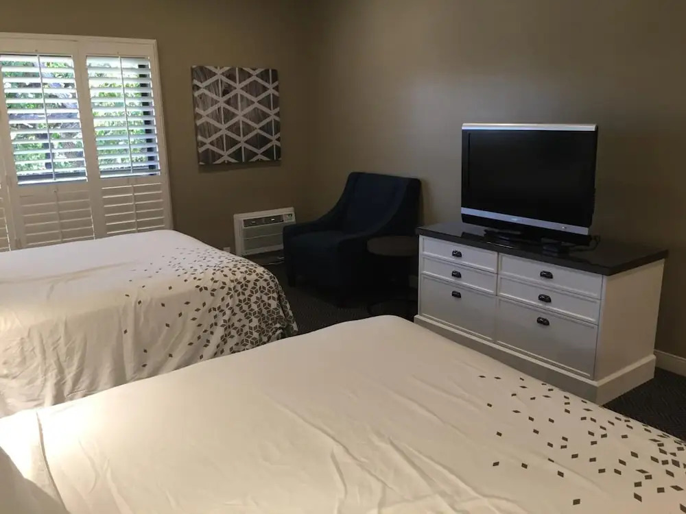 Photo - Pacific Shores Inn