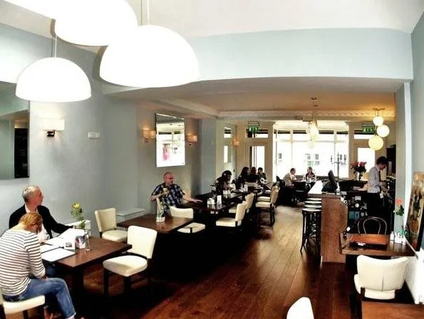Photo - Phoenix Park Hotel