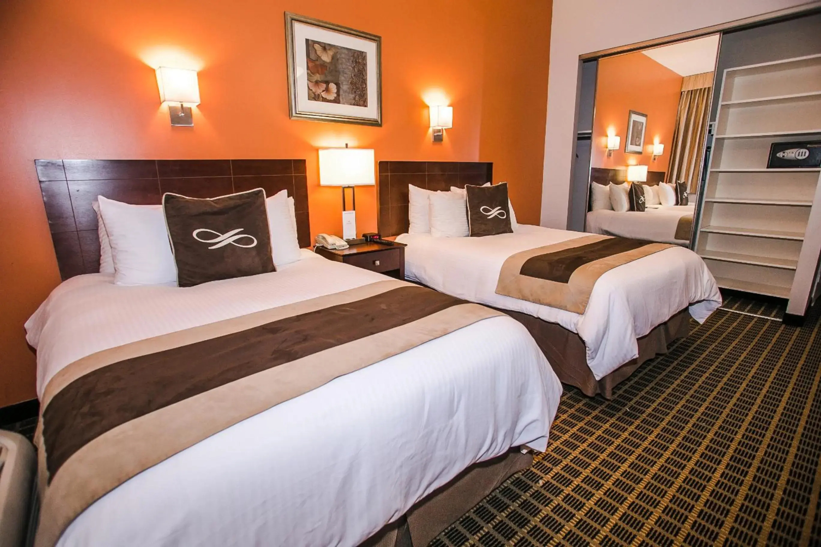 Photo - Pointe Plaza Hotel