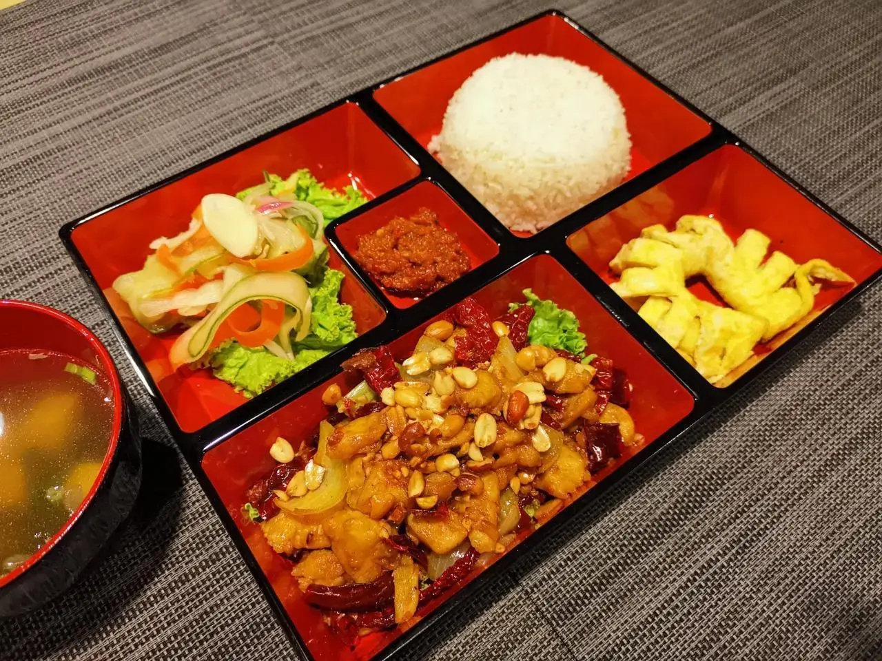Foto - Triniti Hotel Gajah Mada