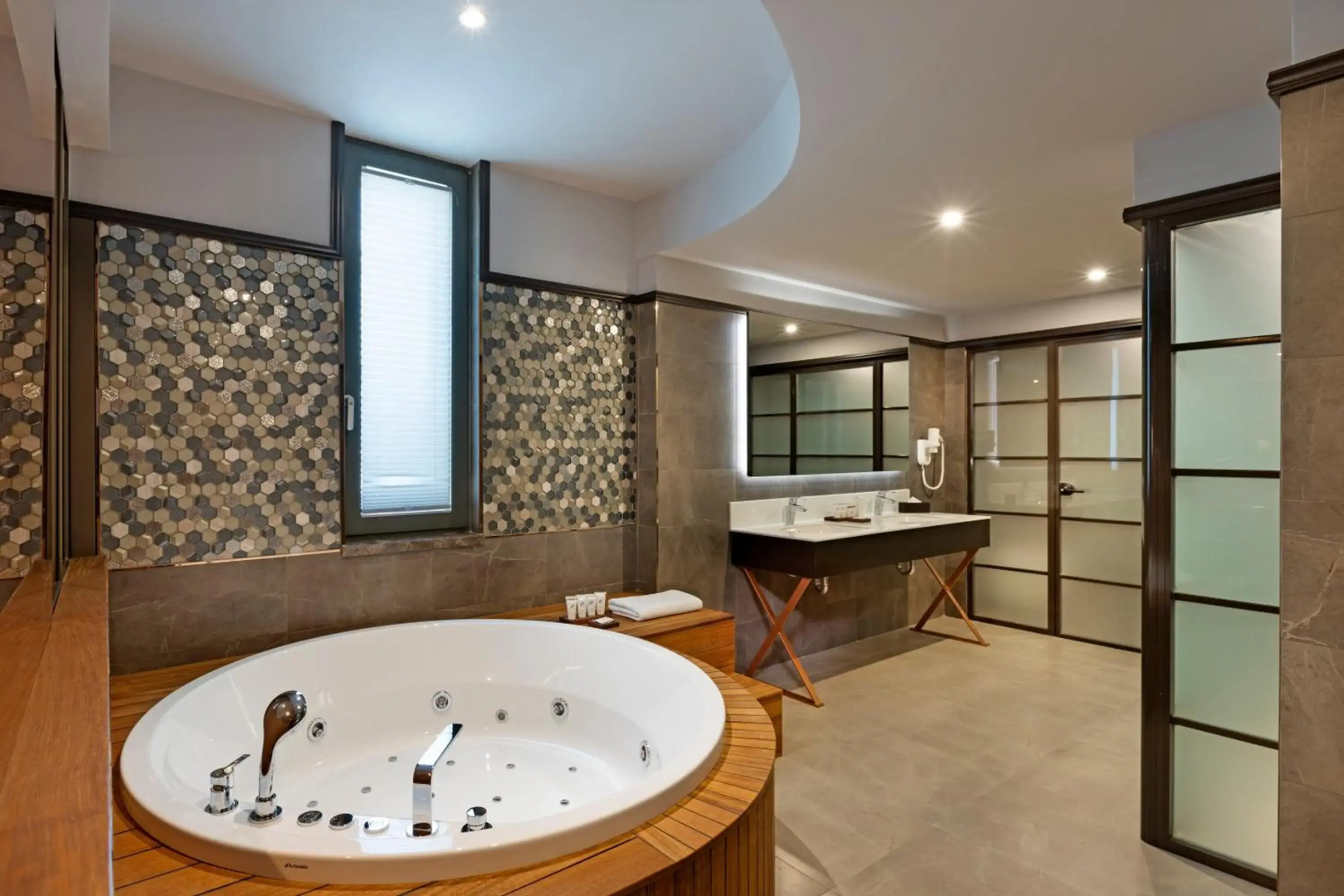 Photo - Limak Skopje Luxury Hotel