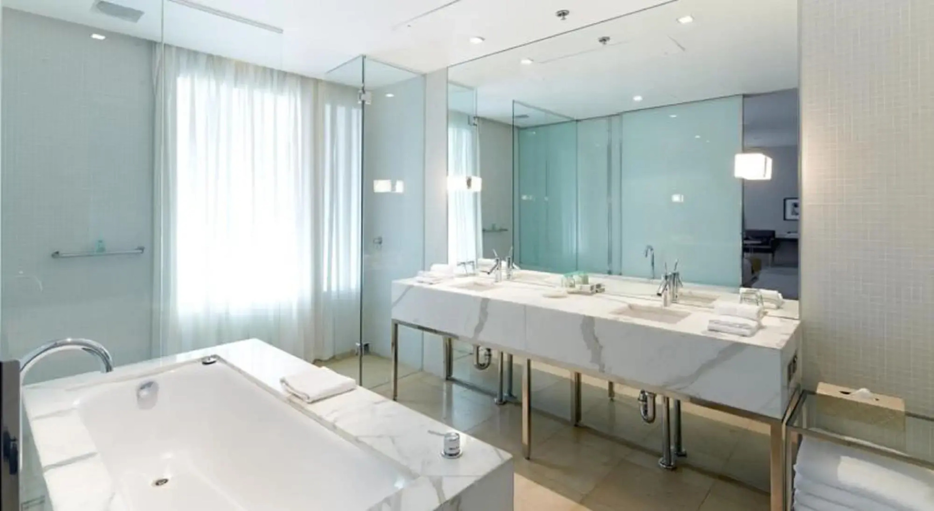 Foto - Establishment Hotel