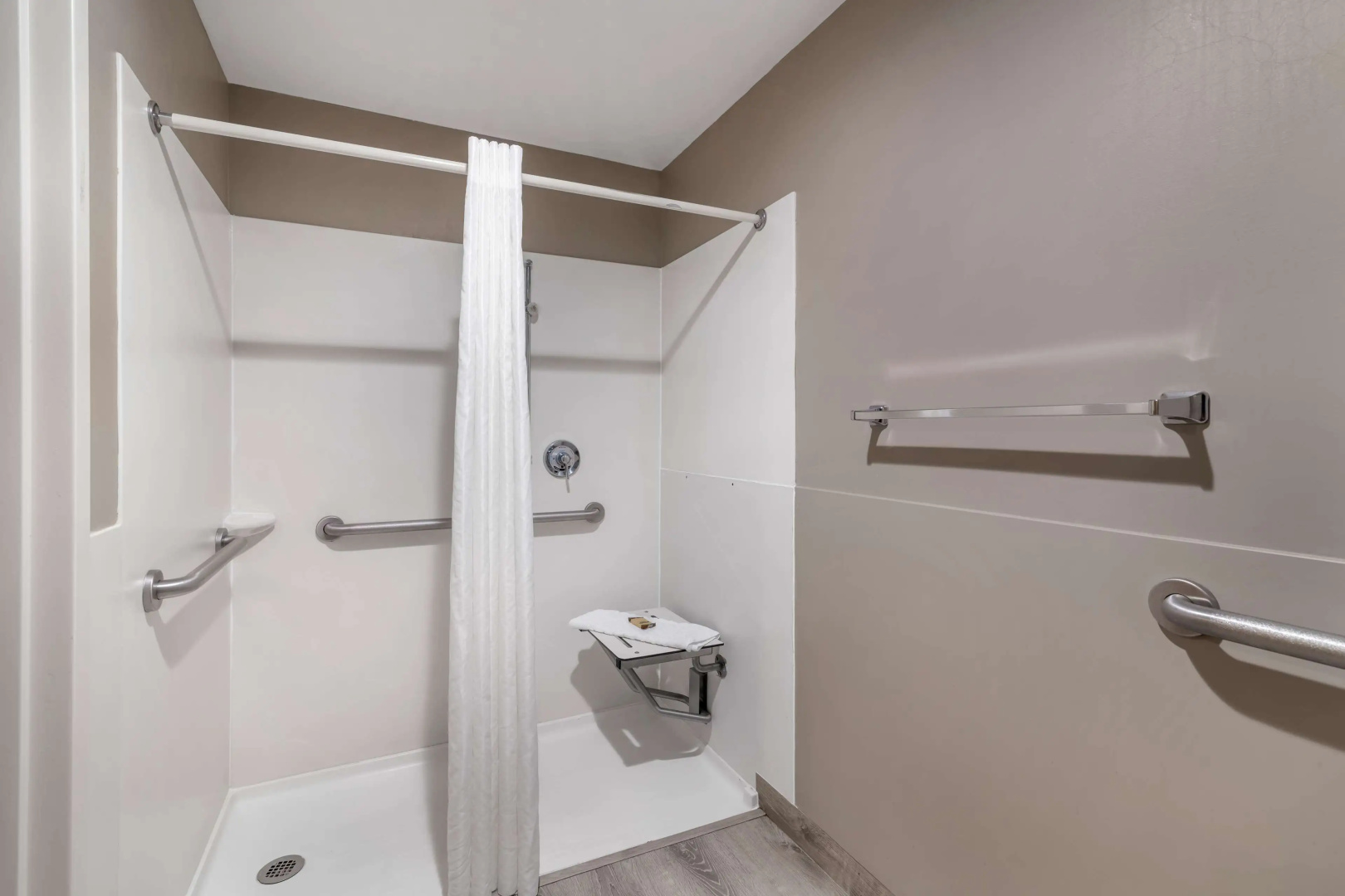 Photo - Best Western Plus Executive Court Inn & Conference Center