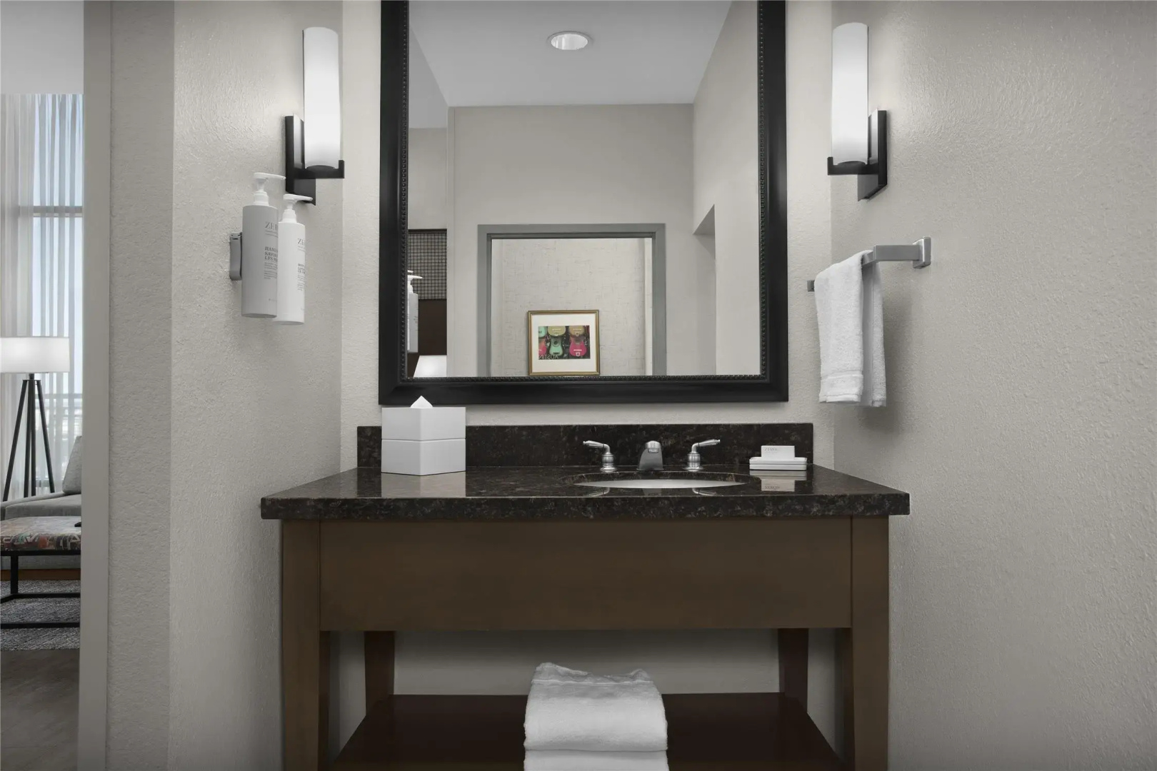 Photo - Hampton Inn & Suites Austin @ The University / Capitol