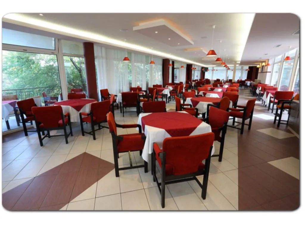 Photo - Hotel Ambassador - Free Parking