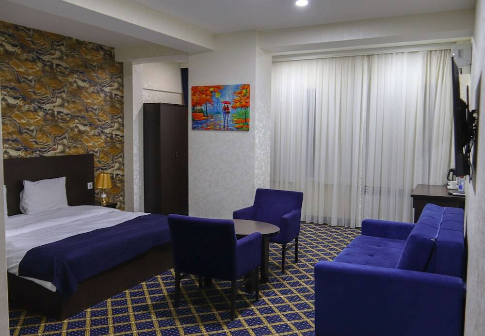 Photo - Kristal Inn Hotel