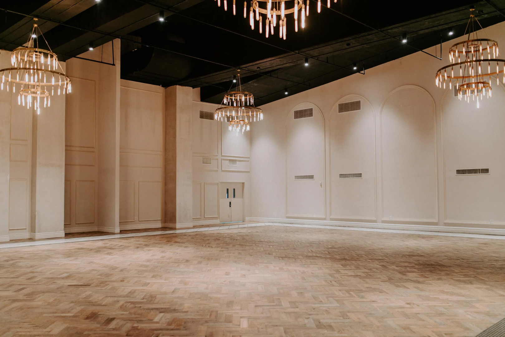 Photo - Arlo Williamsburg