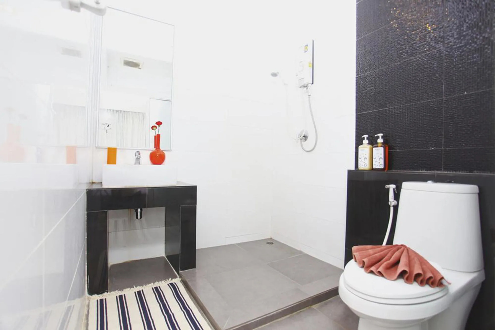 Photo - Leenova Hotel