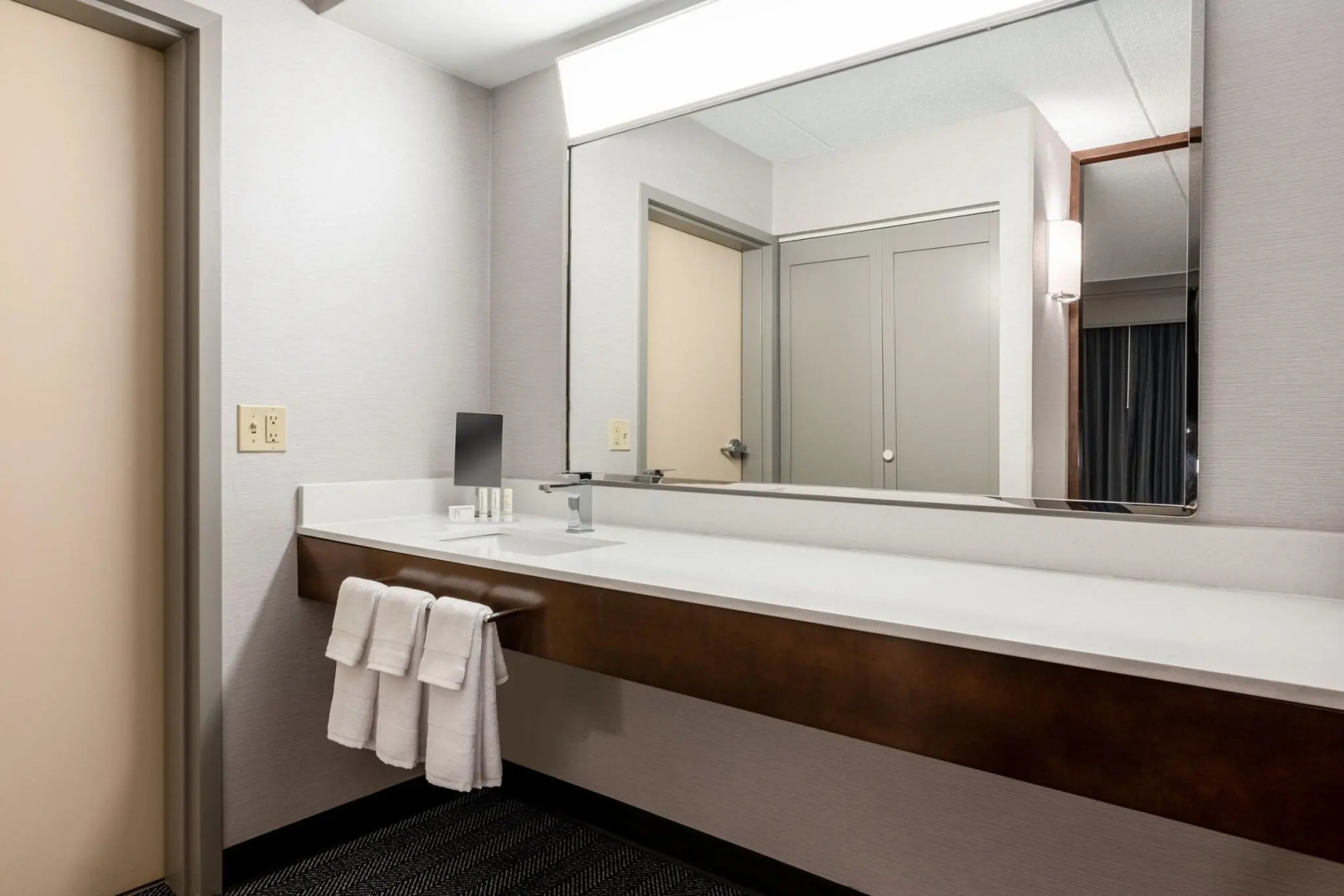 Foto - Courtyard by Marriott Columbus Airport