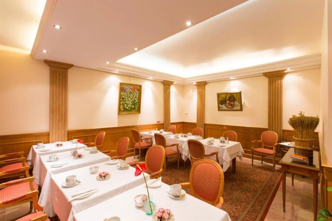 Photo - Sun Riviera Hotel