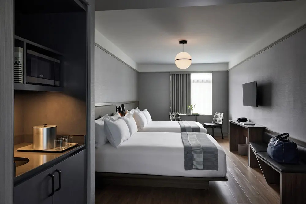 Photo - The Melrose Hotel