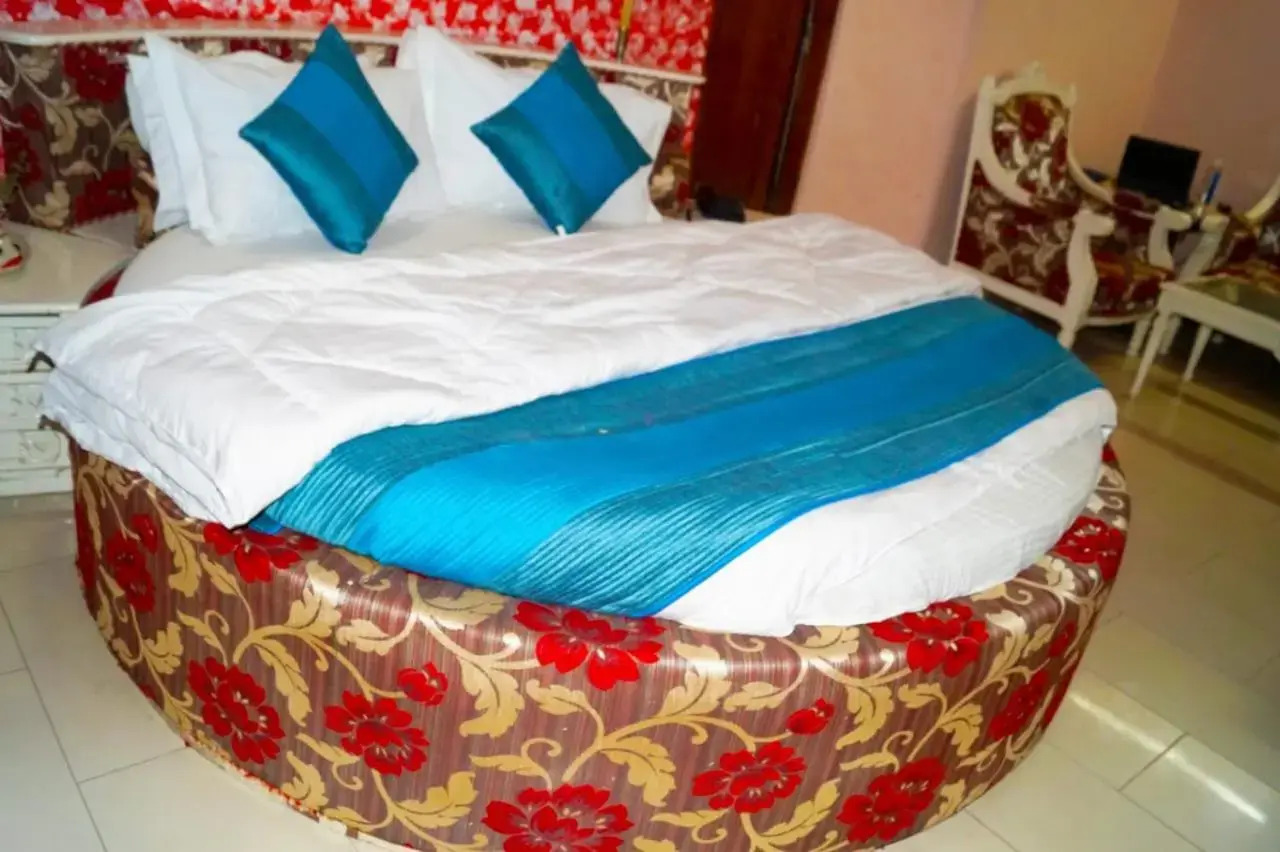 Photo - Hotel De Hocks Deluxe - New Delhi Railway Station